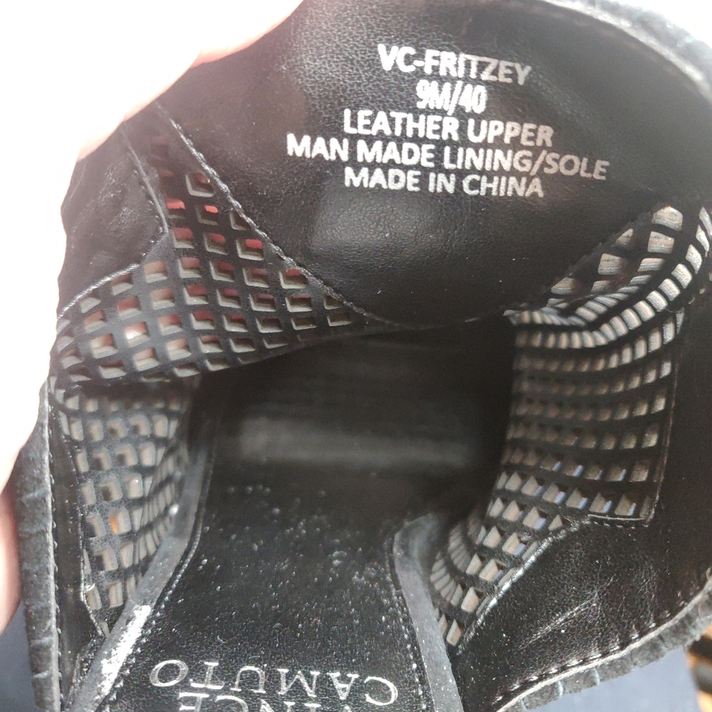 Vince Camuto cut out heels sz 9 - Picture 7 of 7